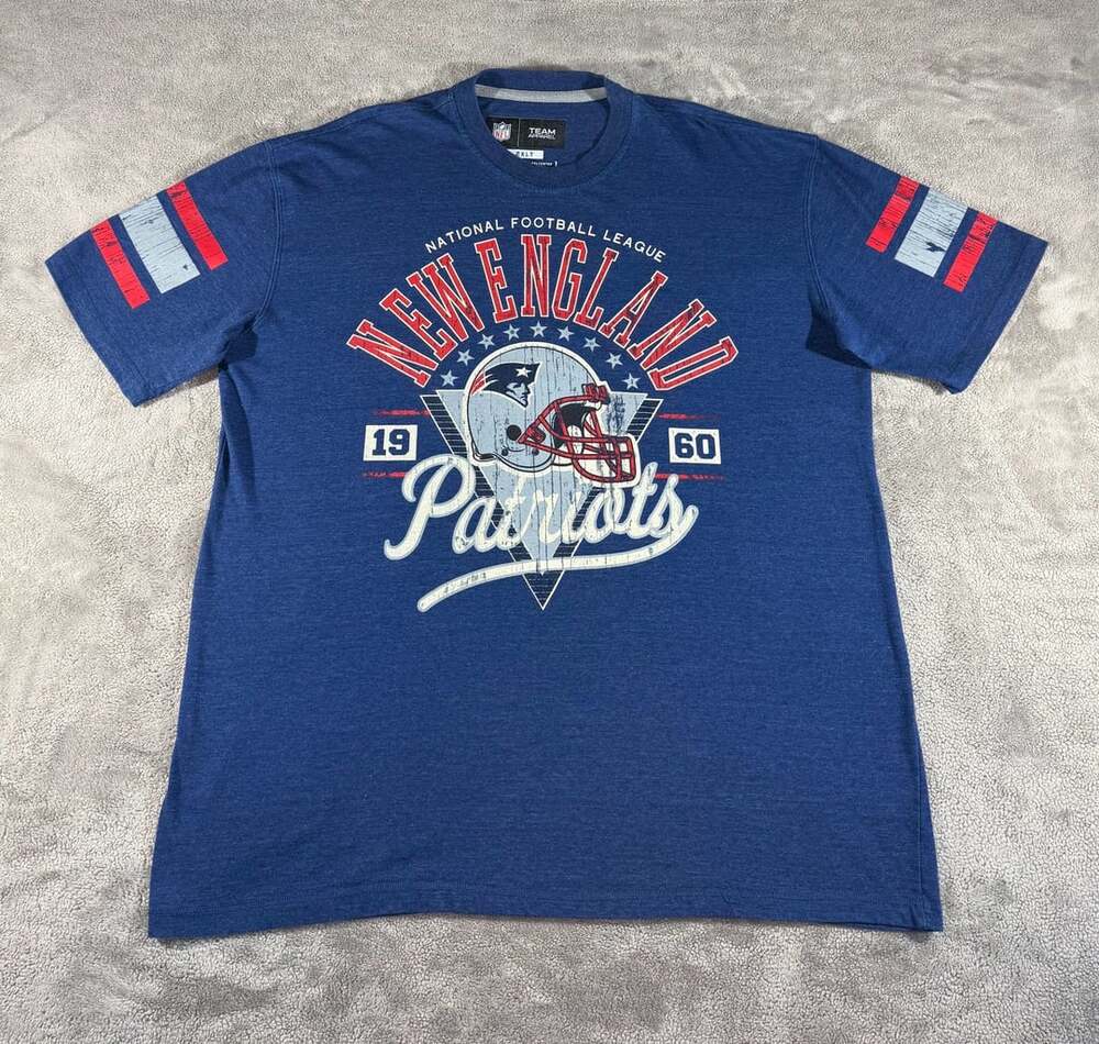 NFL Team Apparel Men’s New England Patriots 2XLT Distressed Blue Graphic T Shirt